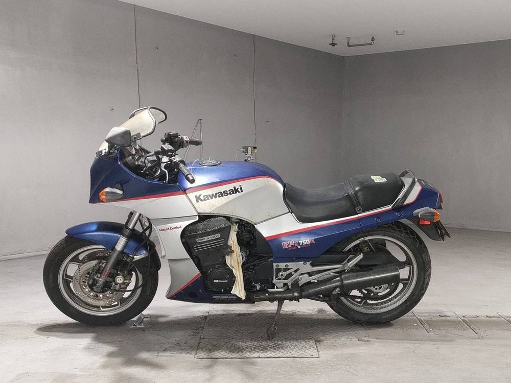 Kawasaki GPZ750R 1985, рама ZX750G-008835 – мотоцикл из Японии с аукциона JBA, фото 2