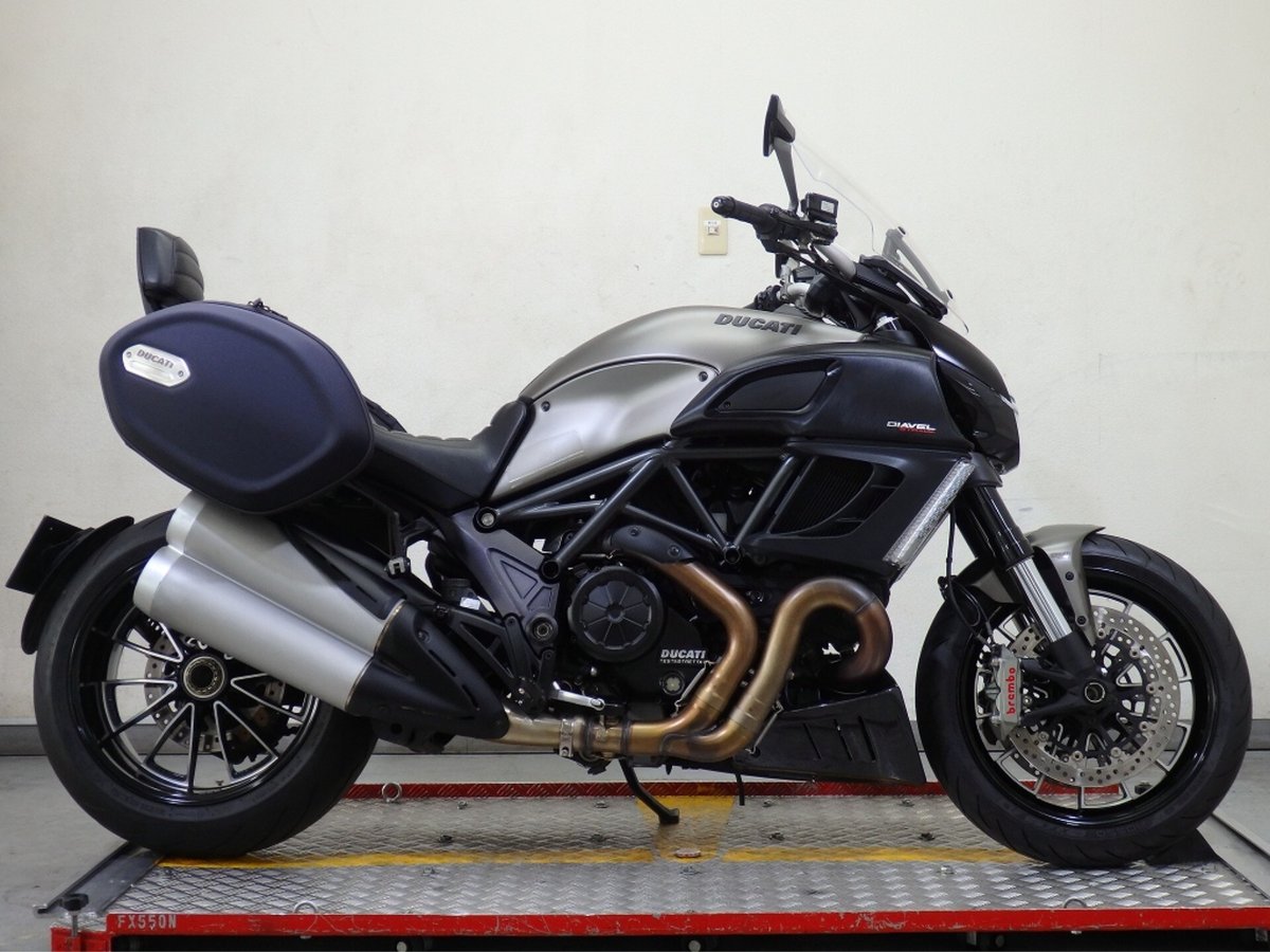 Ducati DIAVEL STRADA