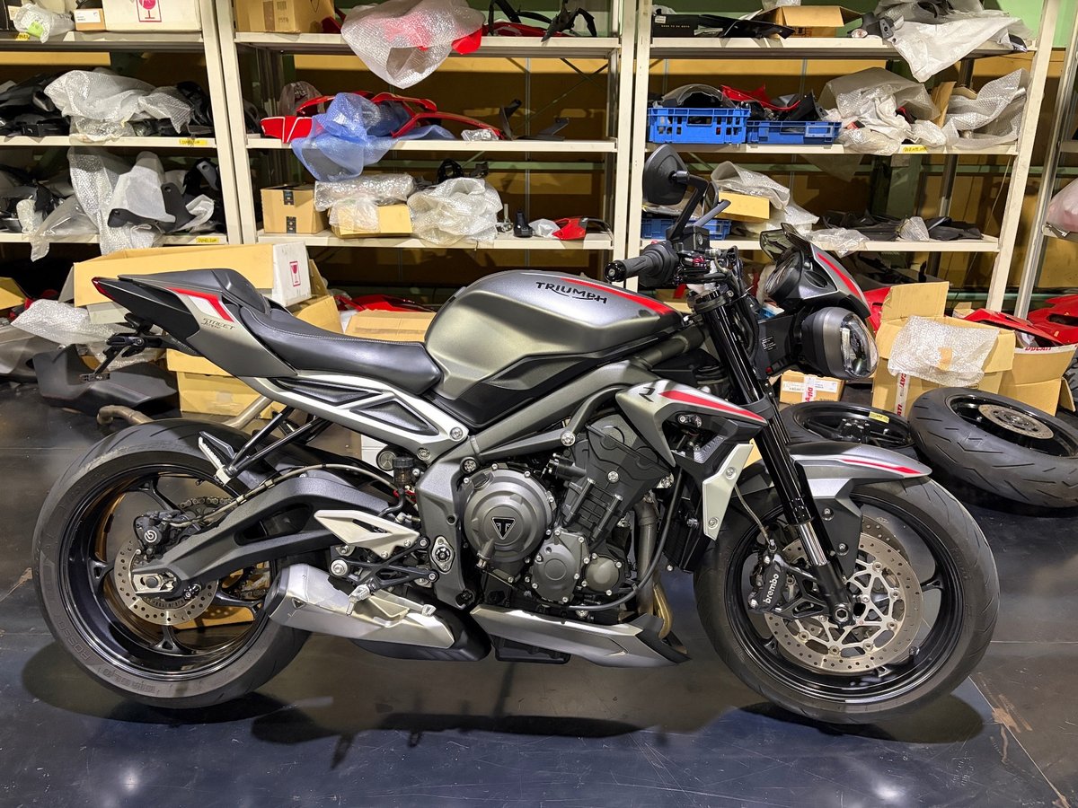 Triumph STREET TRIPLE R