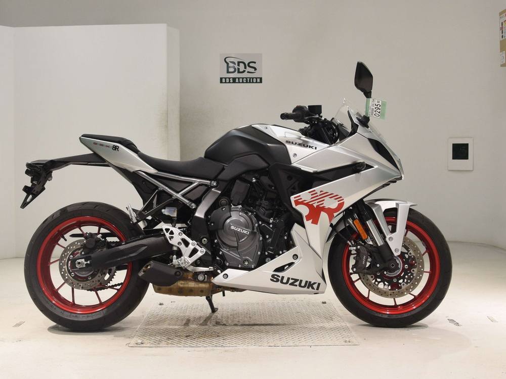Suzuki GSX-8R 2024, рама EM1AA-100927 – мотоцикл из Японии с аукциона BDS, фото 1