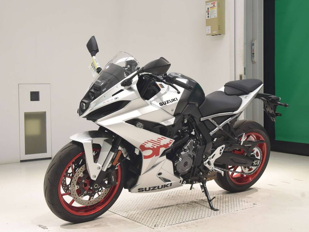 Suzuki GSX-8R 2024, рама EM1AA-100927 – мотоцикл из Японии с аукциона BDS, фото 4